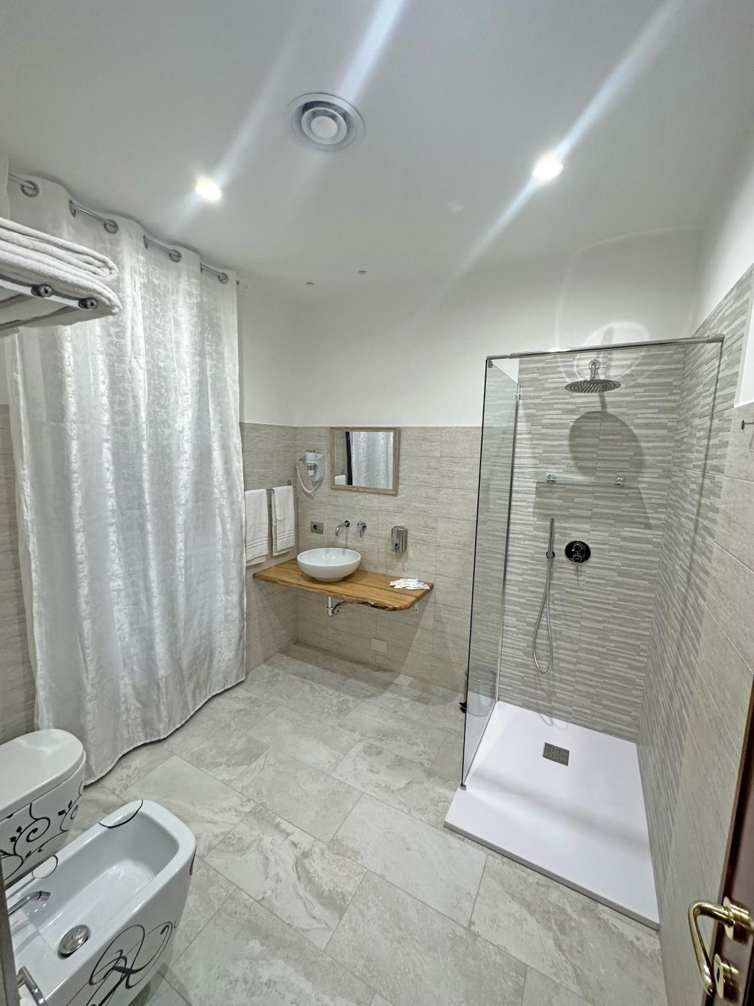 Red Rose Exclusive Rooms San Cesareo Extérieur photo